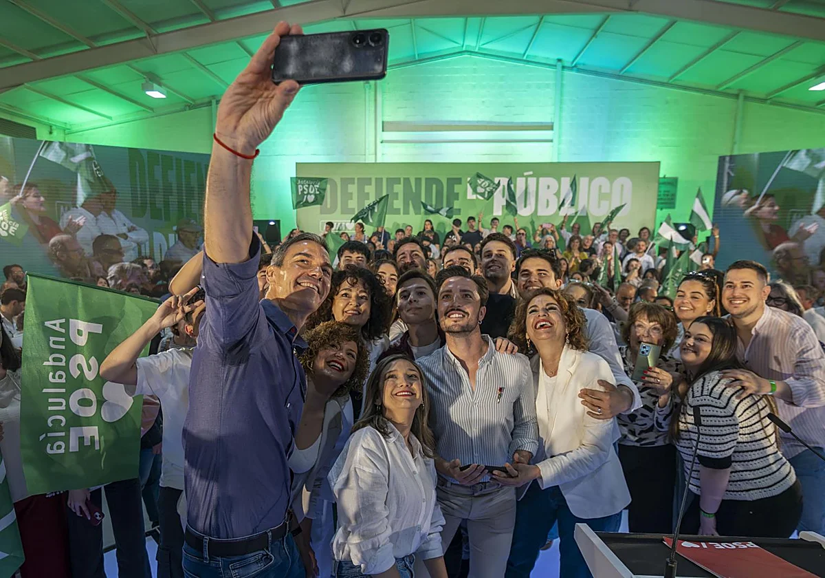 Sánchez se lanza contra Juanma Moreno: «Se puede privatizar la sanidad con insultos como Ayuso o a la chita callando»