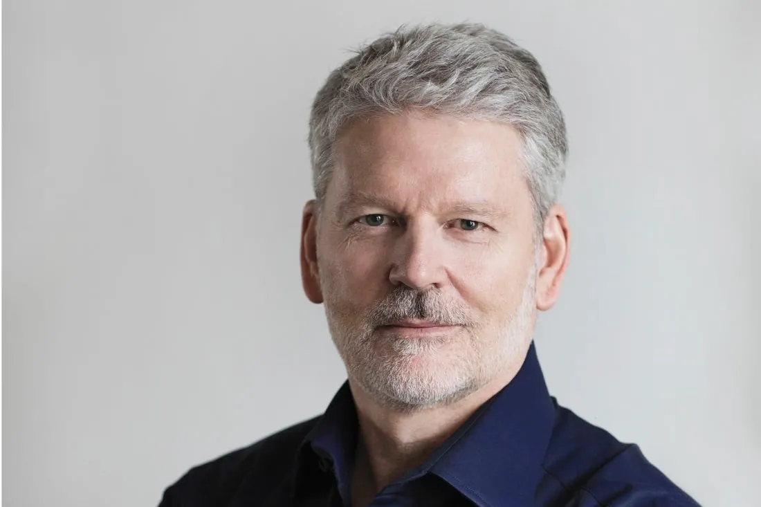 Santander recupera a Gunningham para el consejo internacional