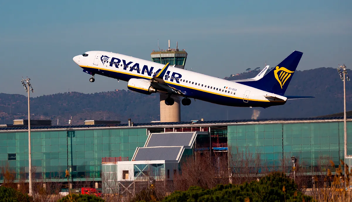 Vueling y Wizz Air aprovechan el repliegue de Ryanair en El Prat