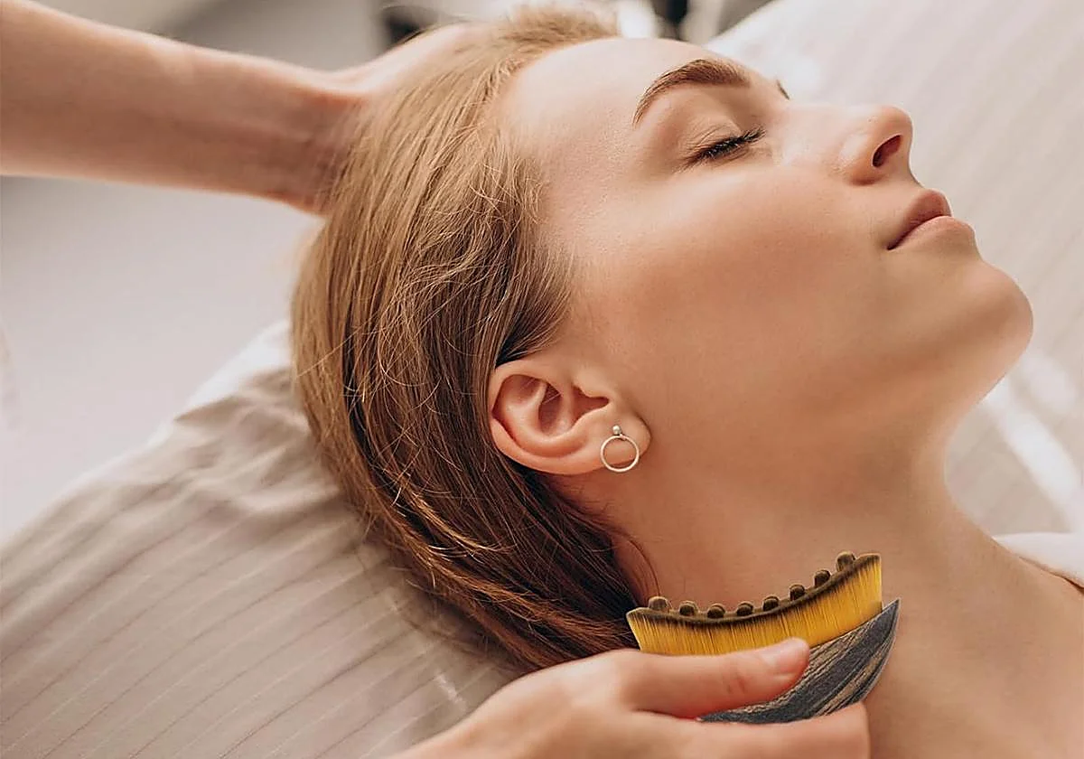 Cepillos para deshinchar la cara, la última moda 'beauty' que divide a las expertas en belleza