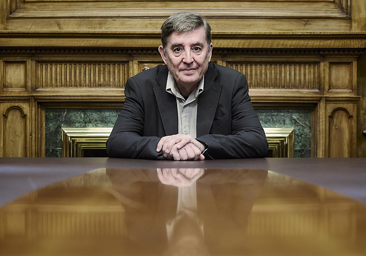 «Envejecer es una putada si te conviertes en un cascarrabias», asegura Luis García Montero