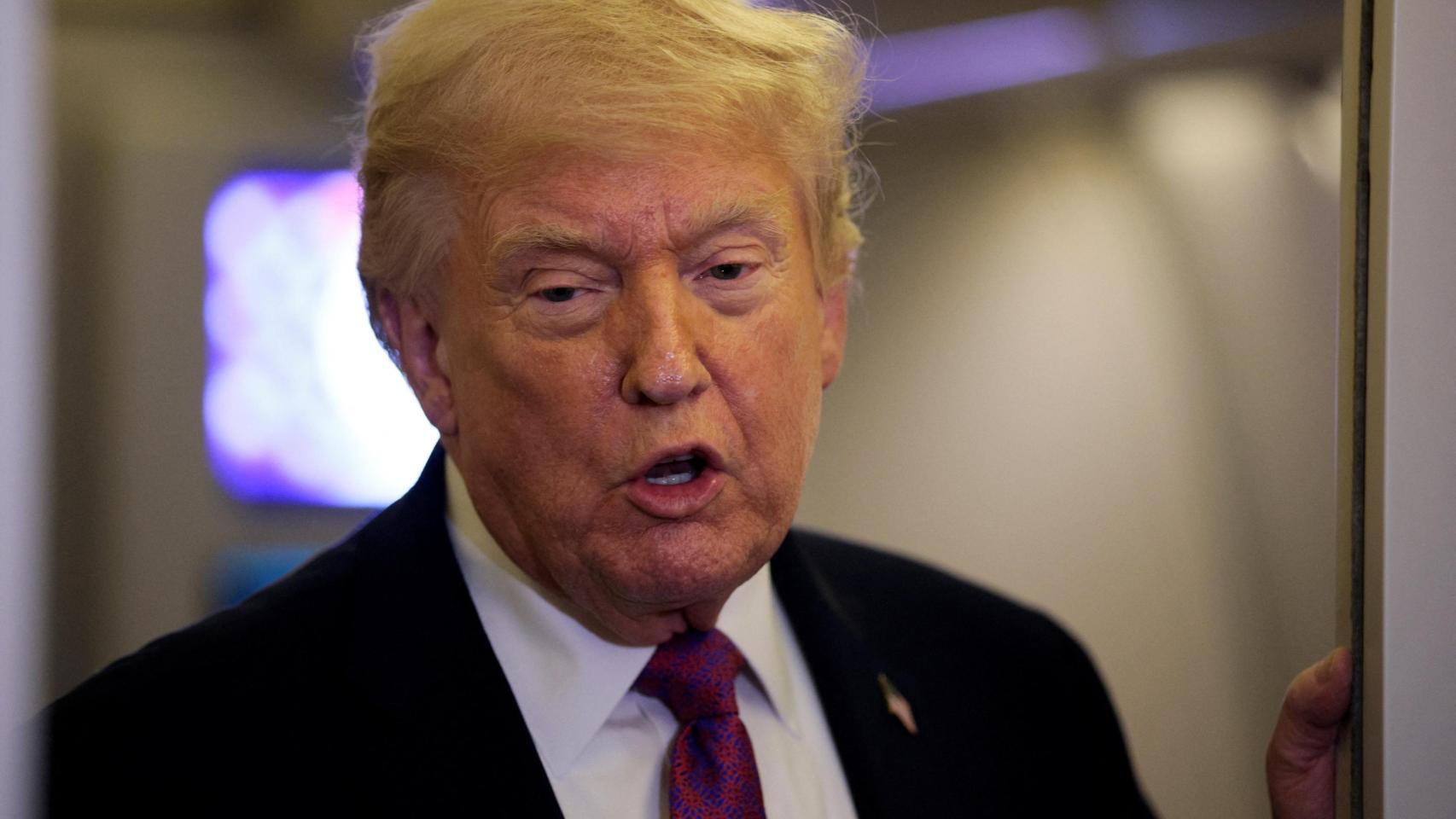 Trump afirma que EEUU atacó y se apoderó de un barco iraní que "intentó burlar" el bloqueo naval del estrecho de Ormuz