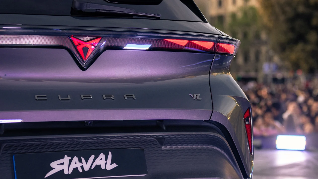 Así queda el tablero de los 4 nuevos Volkswagen hechos en España: el CUPRA Raval arranca en cabeza