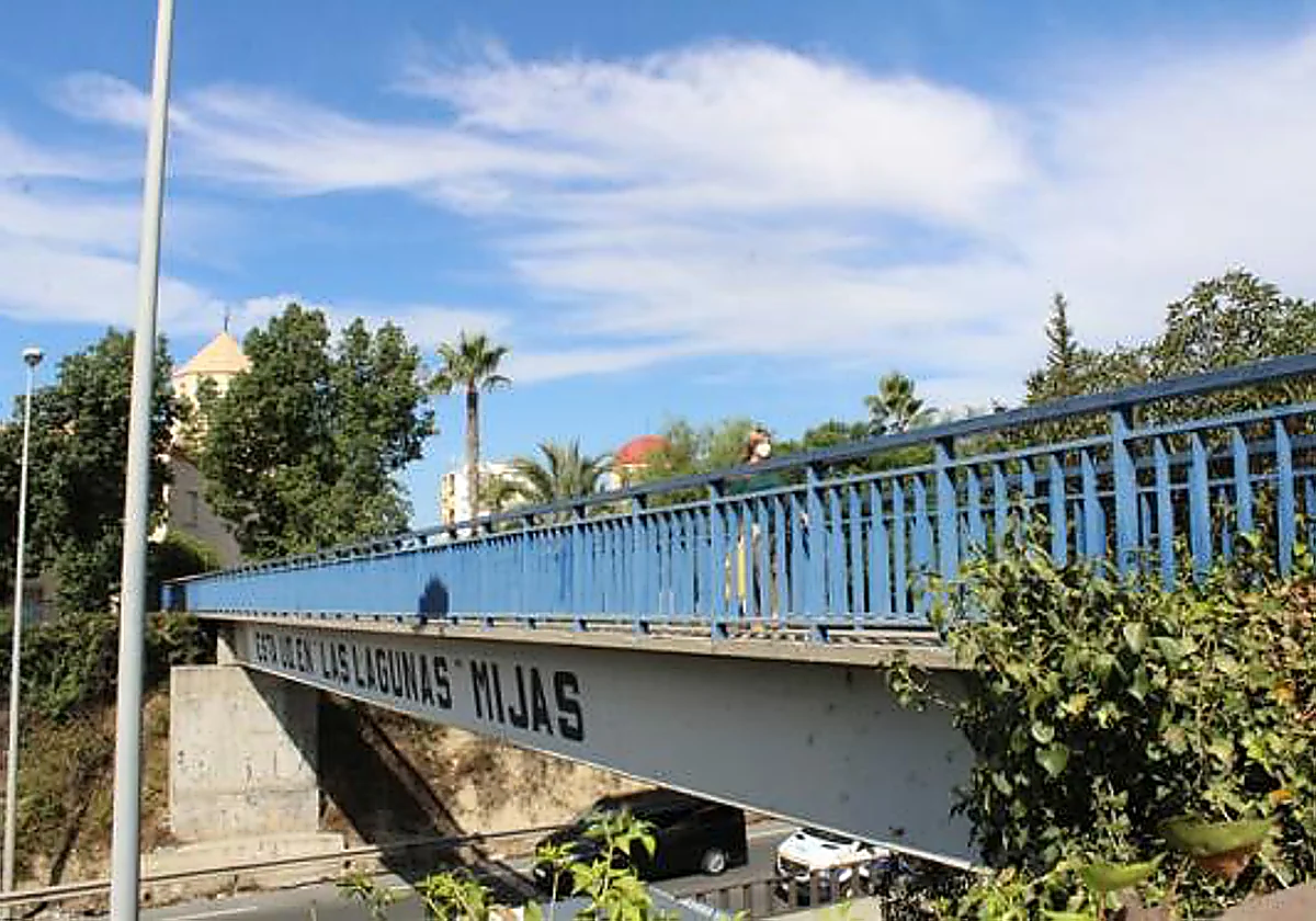 Mijas requests transport ministry to install suicide prevention measures on A-7 footbridges