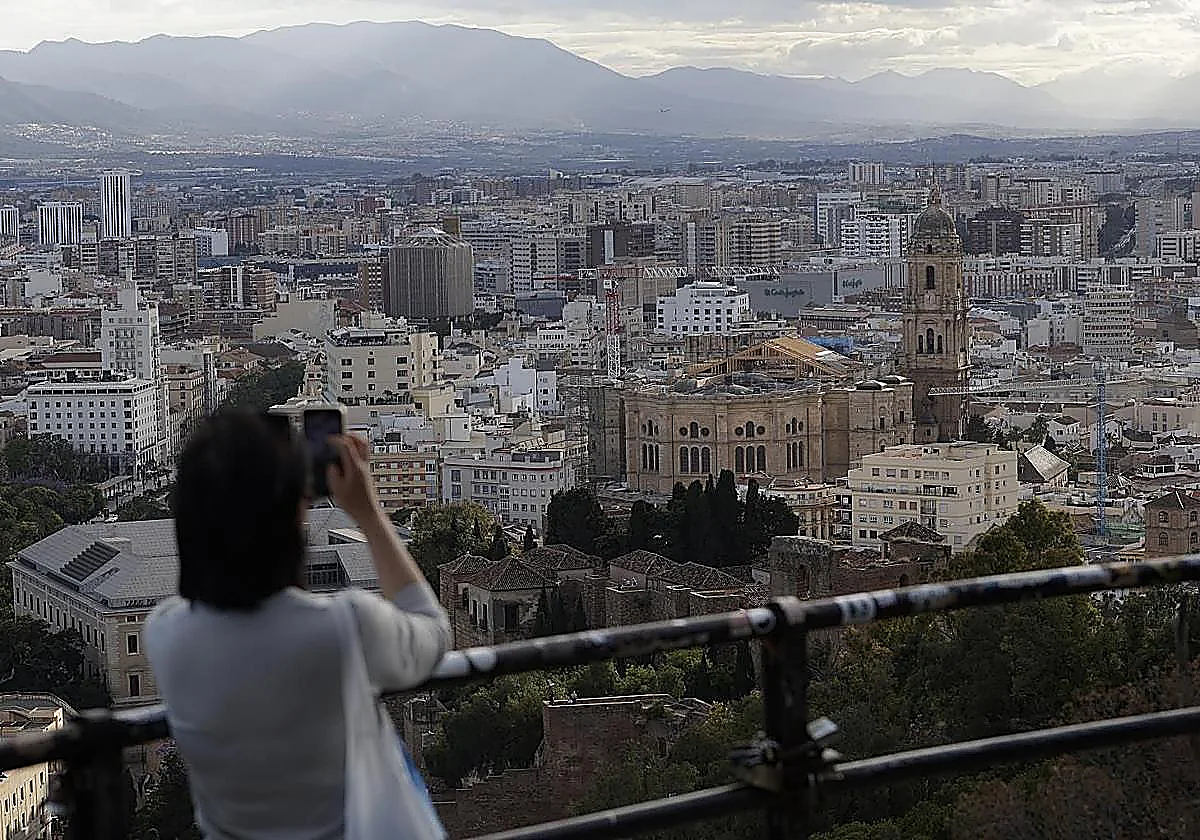 Which municipalities have the oldest buildings in Malaga?