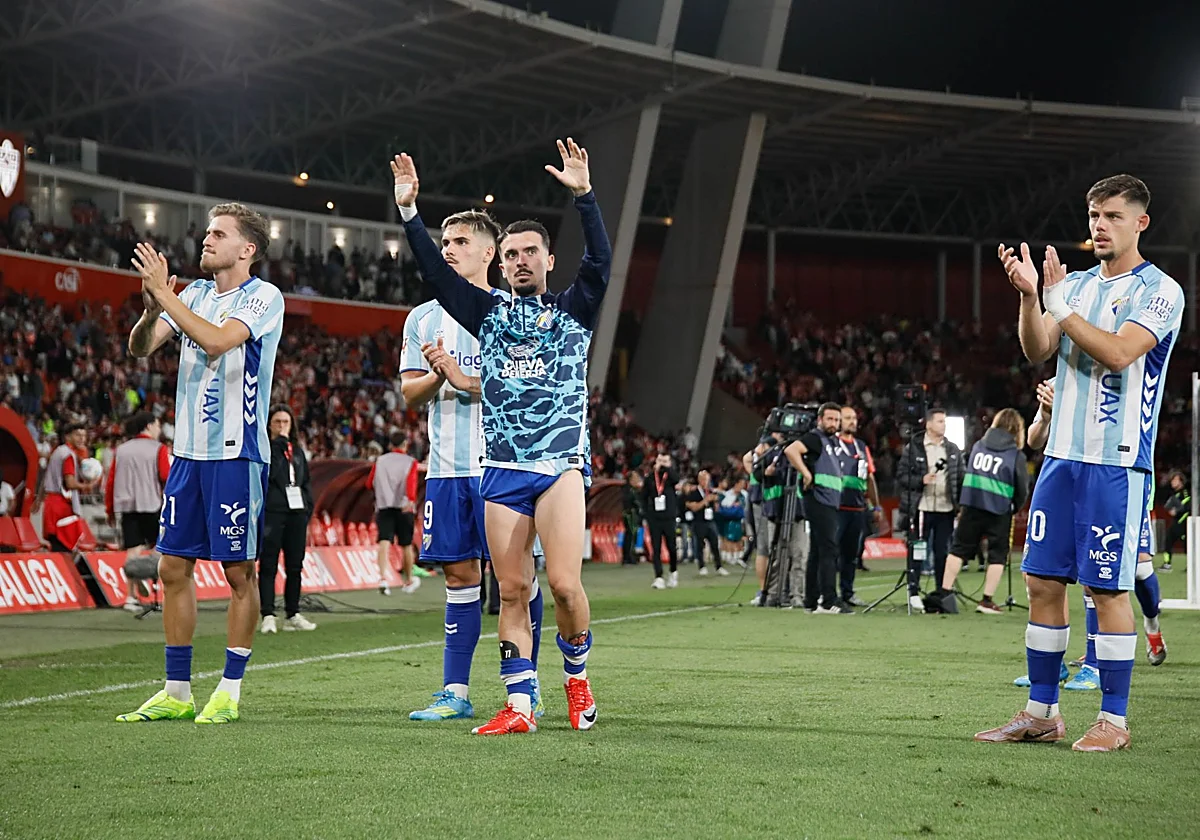 El increíble recibimiento de los malaguistas al autobús del equipo al regreso de Almería
