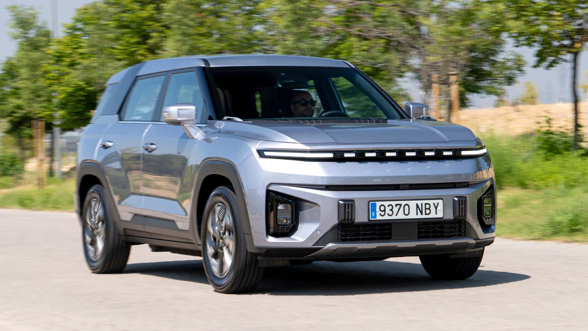 Desde 23.800 € y con motor de gasolina, híbrido o eléctrico. Con el KGM Torres, tú decides