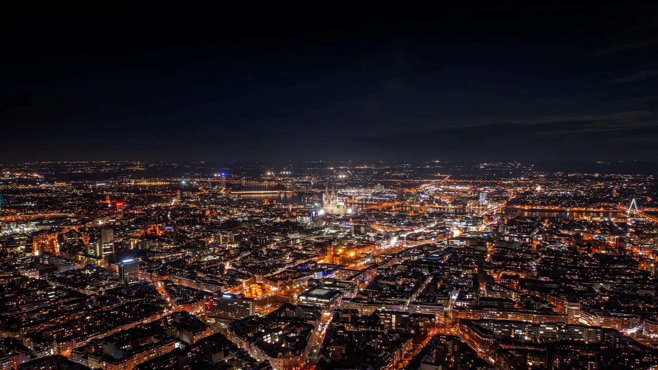 La luz artificial del planeta crece año con año, aunque no de manera uniforme