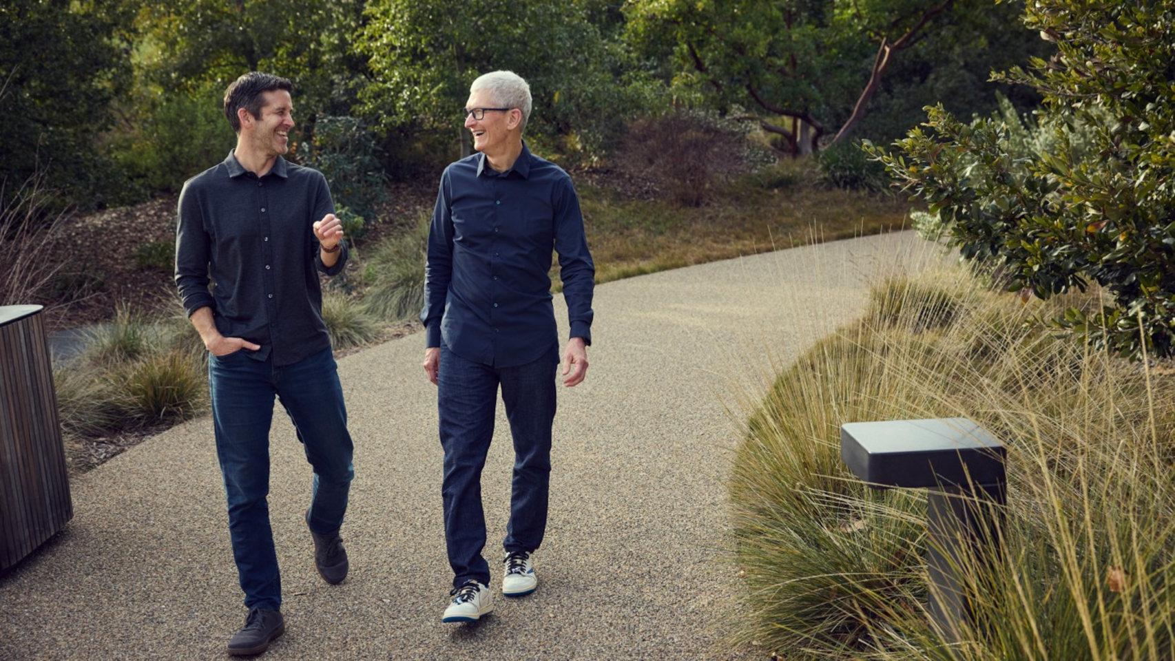 Es oficial: Tim Cook deja de ser el CEO de Apple después de 15 años y John Ternus es anunciado como su sucesor