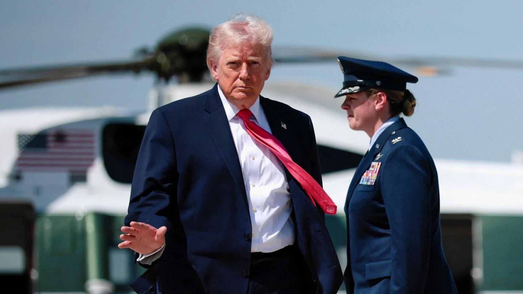 Trump no estuvo en la Sala de Crisis durante el rescate de los pilotos en Irán: "Lo mantuvieron fuera, temían su impaciencia"