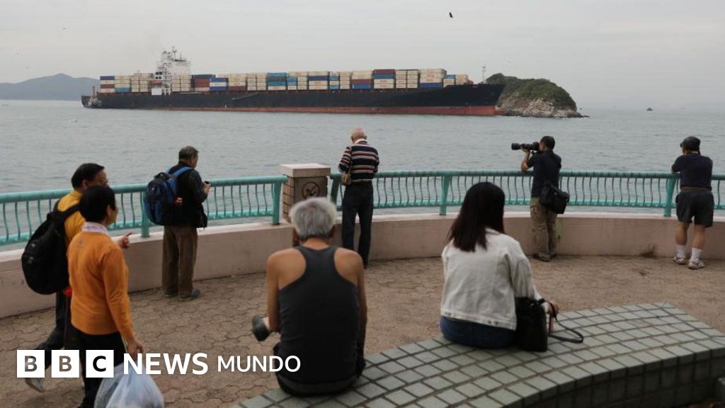 EE.UU. intercepta un barco iraní que intentaba romper su bloqueo en el golfo de Omán y Teherán anuncia represalias