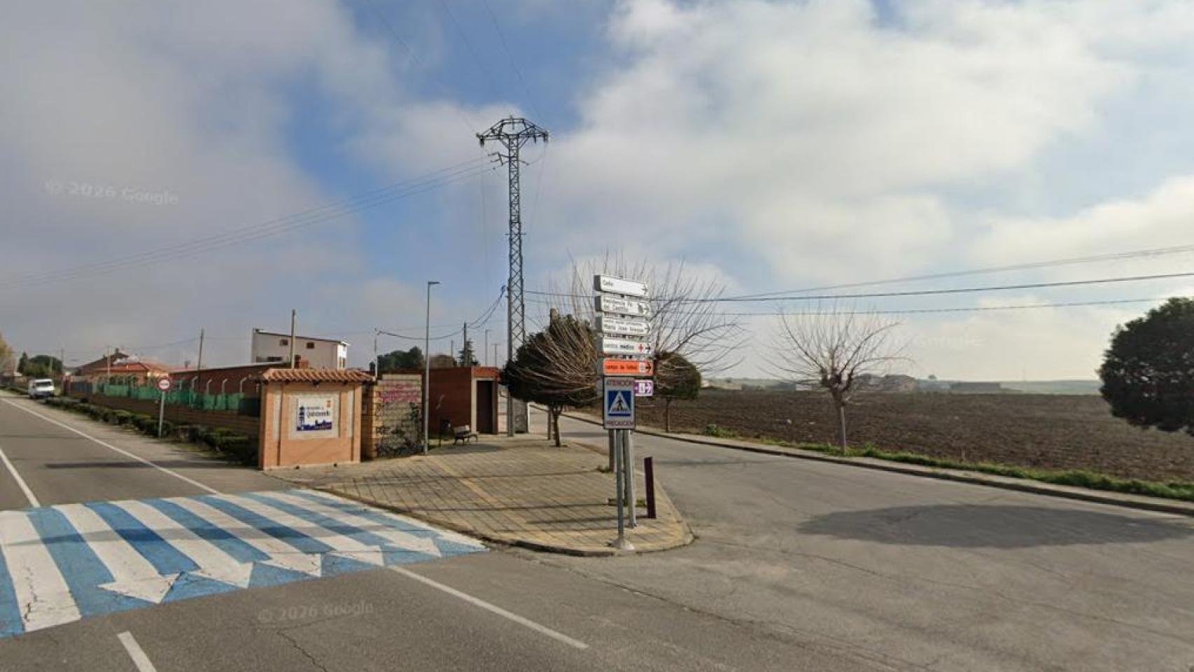 Un hombre de 61 años muere a la entrada de Quismondo (Toledo) al chocar contra un árbol el coche que conducía