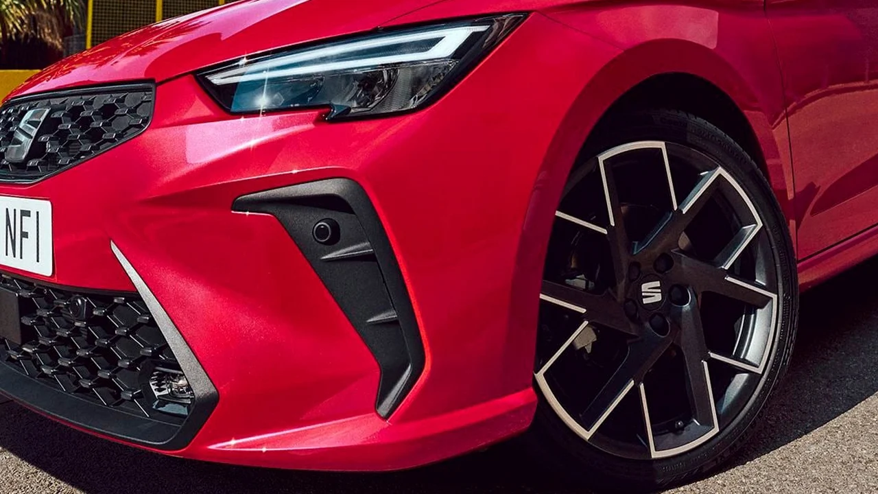 El nuevo CUPRA Raval pone en duda al SEAT Ibiza: 4.000 euros de diferencia… y no será la última palabra