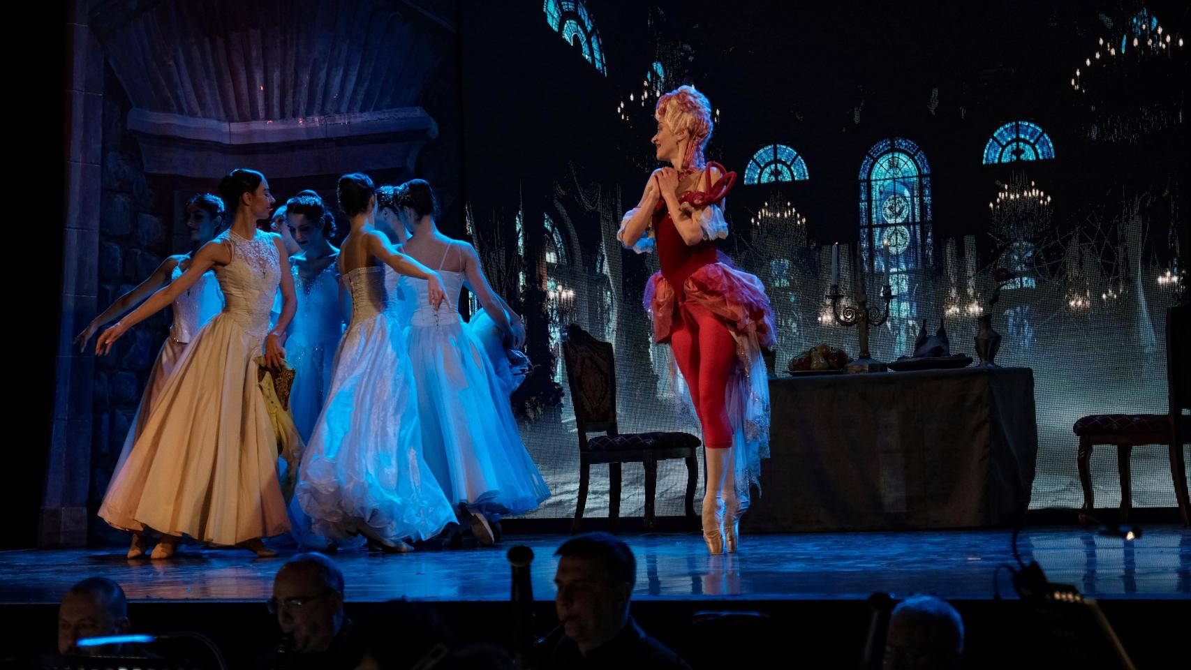 Bailando en un búnker: la historia de resiliencia del Ballet de Járkiv de Ucrania contada por dos de sus bailarinas