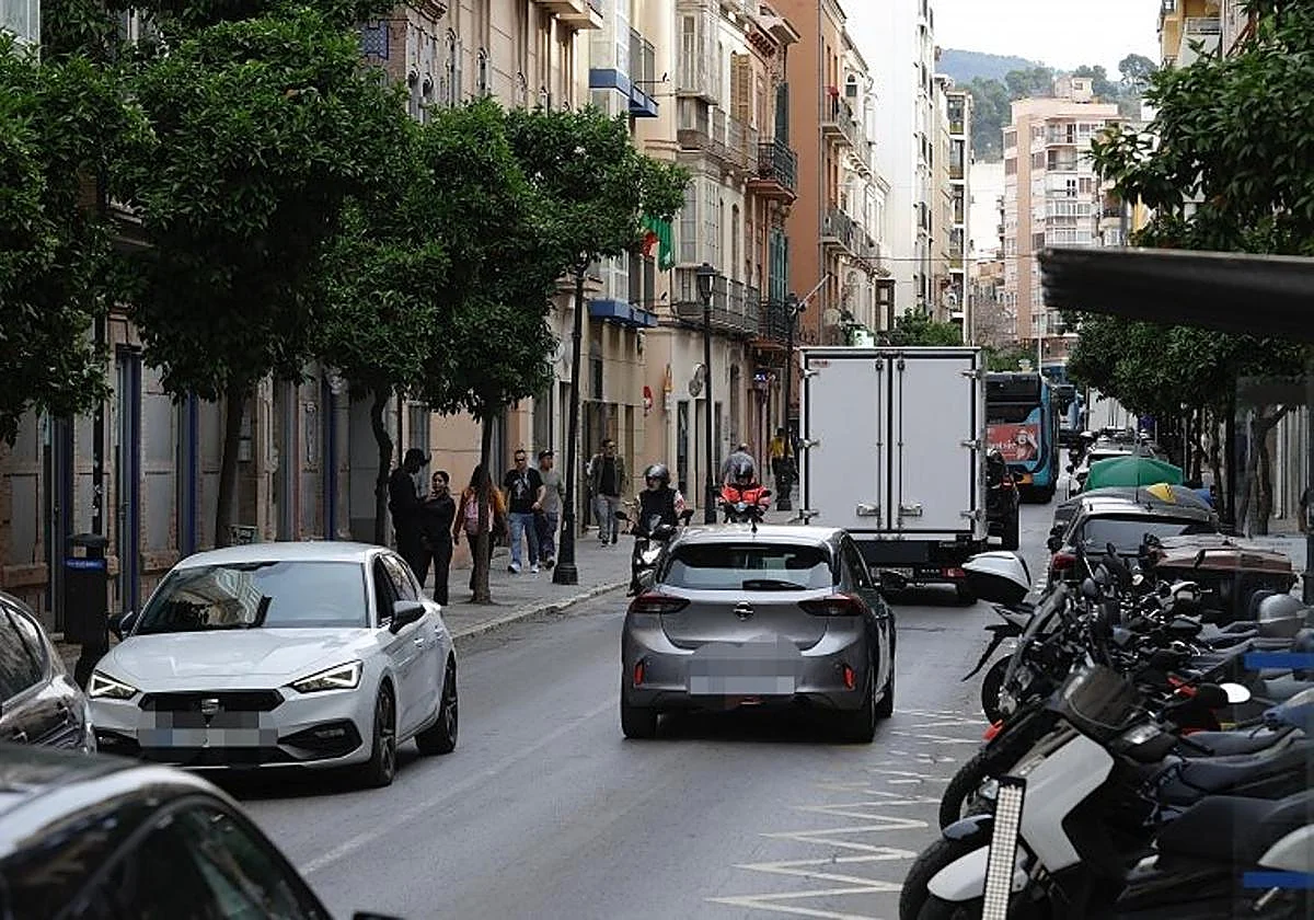 El Ayuntamiento de Málaga estudia restringir el tráfico privado en la calle Victoria