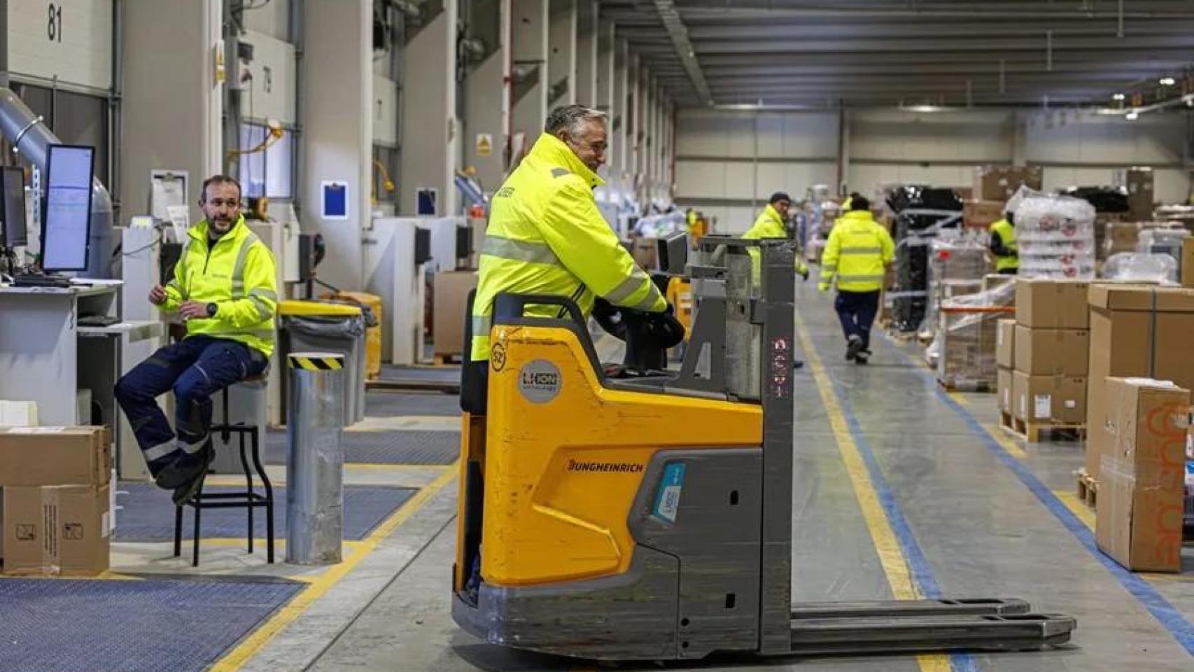 La OCDE avisa: el sueldo bruto de los españoles sube pero los impuestos se comen la mejora y restan poder adquisitivo