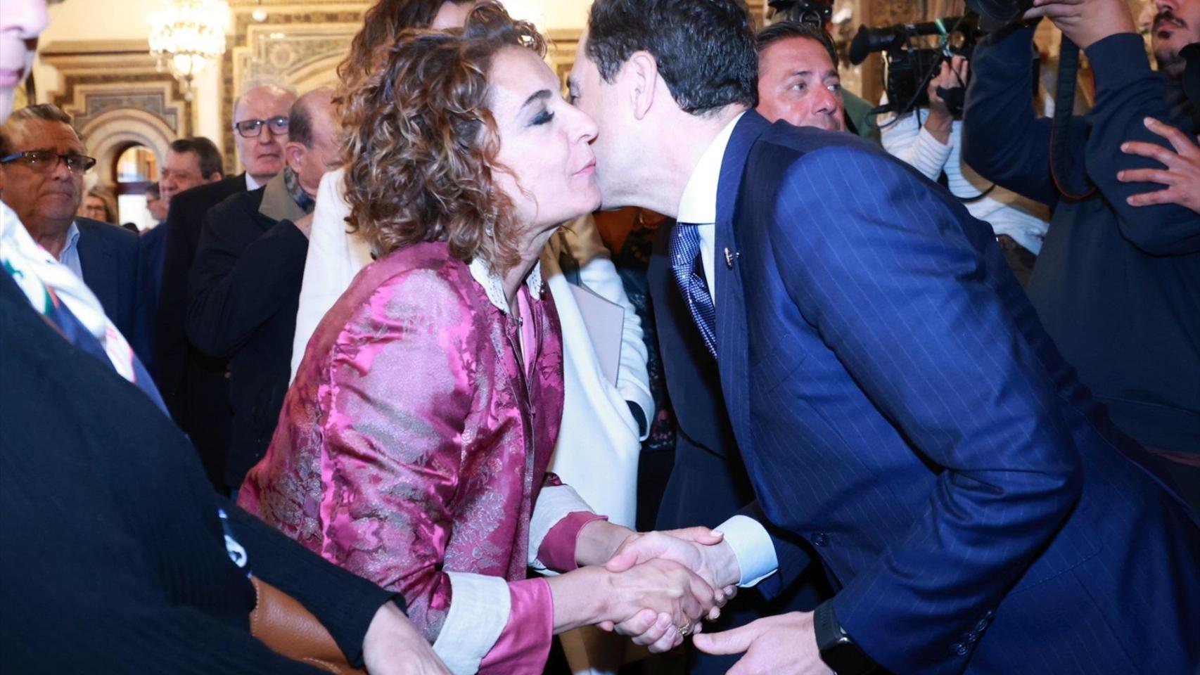 María Jesús Montero se queda sin 'cara a cara' con Juanma Moreno: habrá debate 'a cinco' en RTVE el 4 de mayo