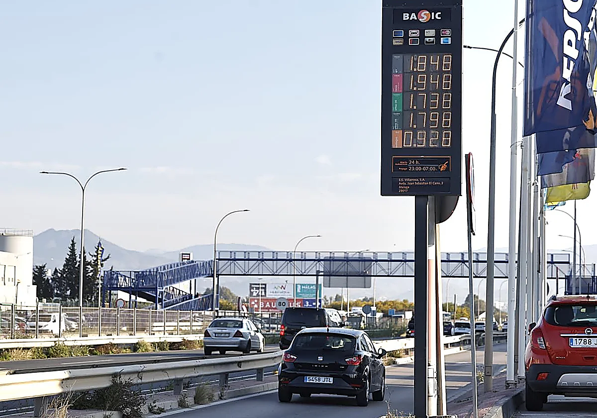 Petrol station workers across Spain call strike on peak May bank holiday dates