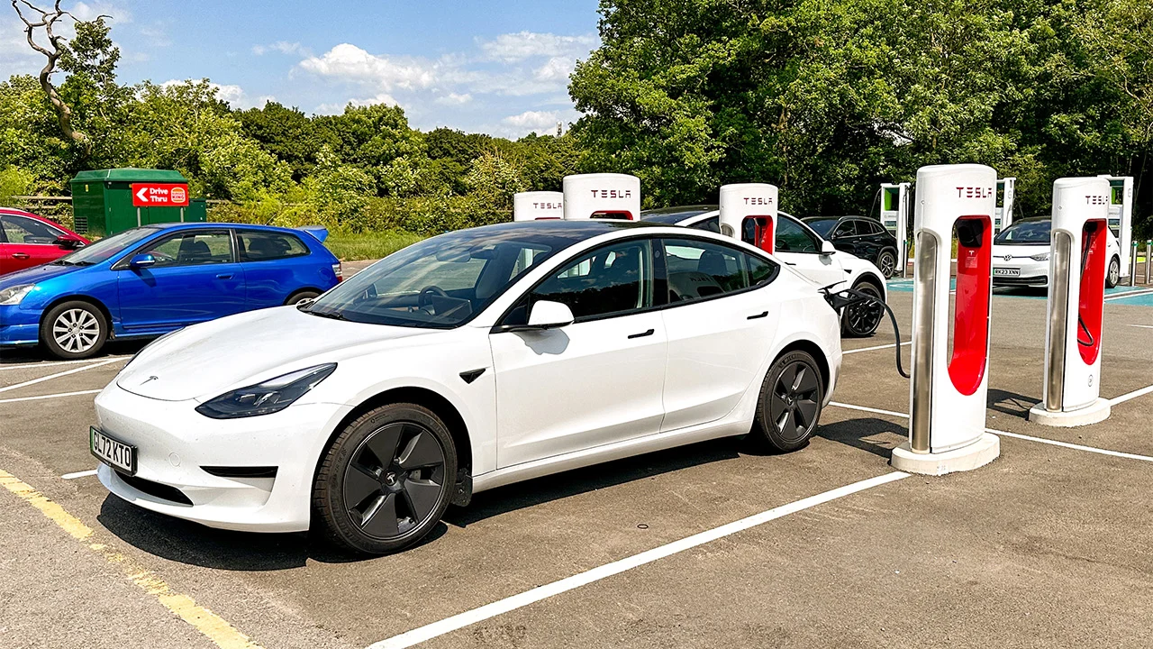 Si Tesla lanza el Model 2, el mercado de eléctricos asequibles tiene un problema muy serio