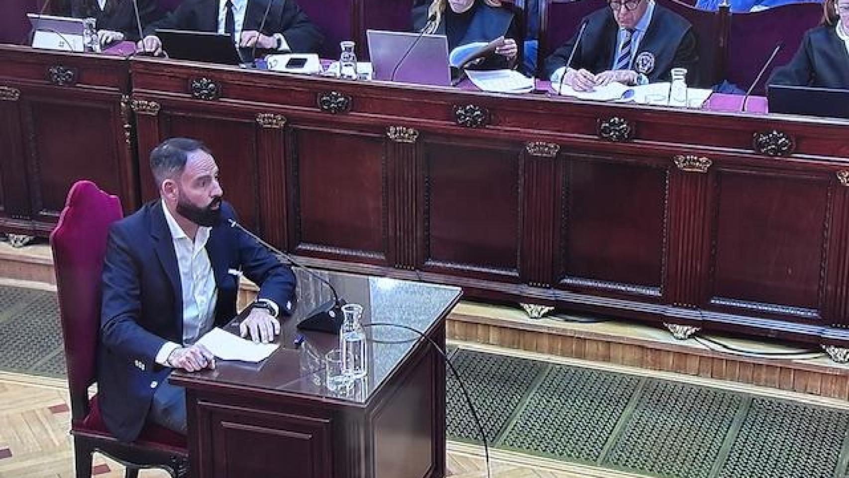 La abogada de Koldo exhibe pagos del PSOE no registrados desmintiendo la declaración del exgerente del partido