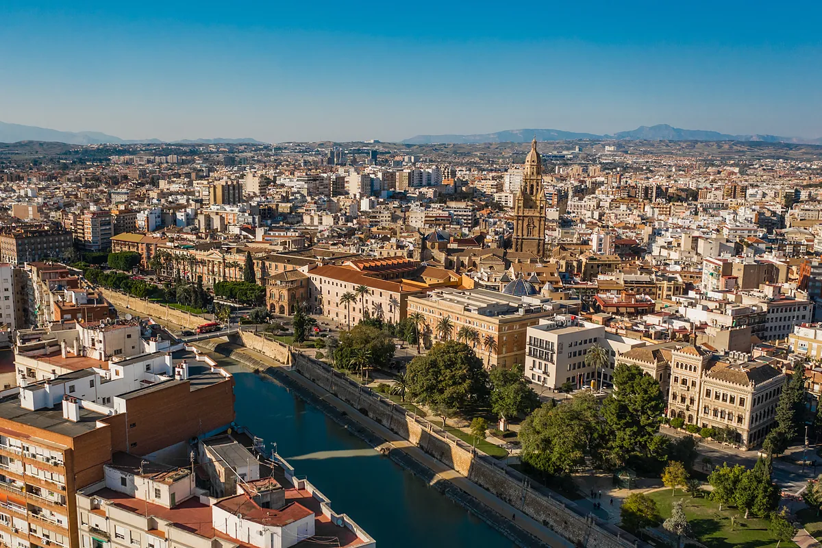 La compraventa de viviendas cae de media un 0,5% en febrero: ¿dónde sube y dónde baja?