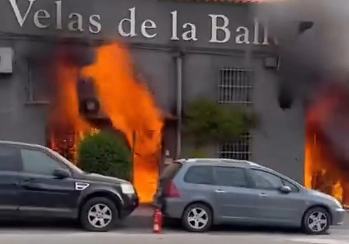 VIDEO: Disastrous fire at candle warehouse in Marbella leaves three injured