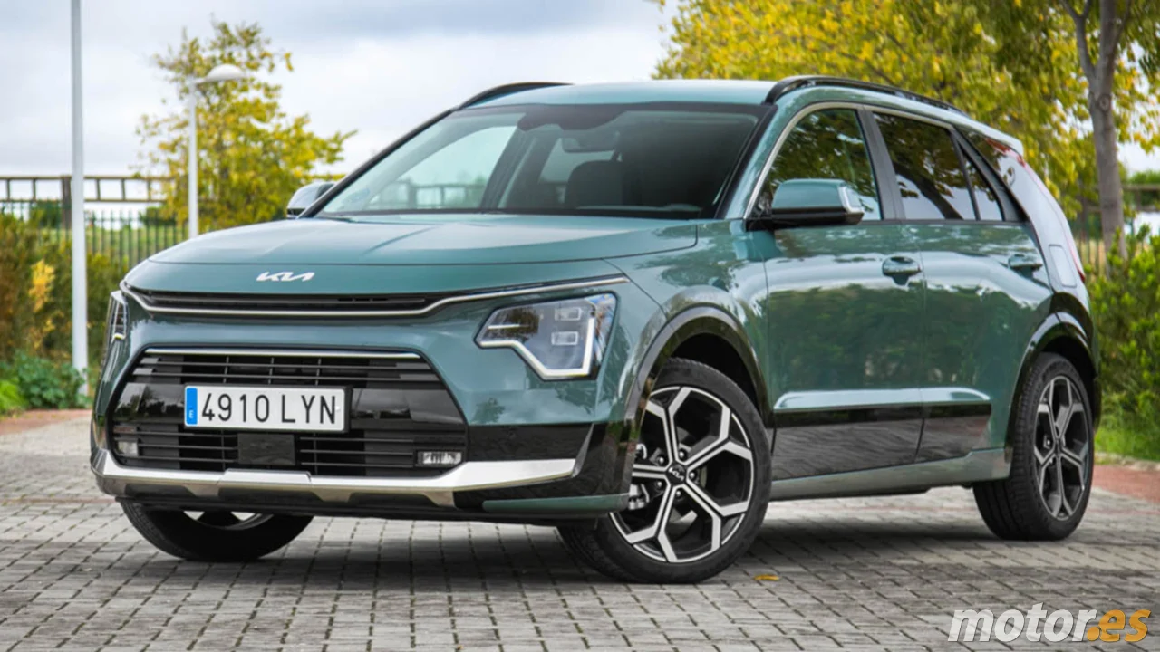 Mientras todos miran a los híbridos chinos, KIA te planta el Niro HEV con 7.000 € de rebaja y un consumo mejor que el Toyota C-HR