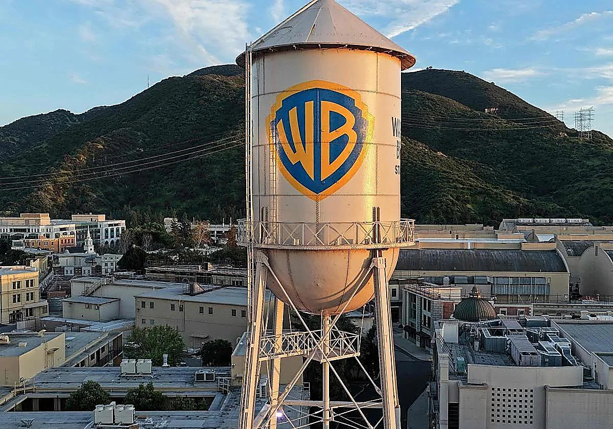 Los accionistas de Warner Bros. aceptan la compra por Paramount por más de 90.000 millones de euros