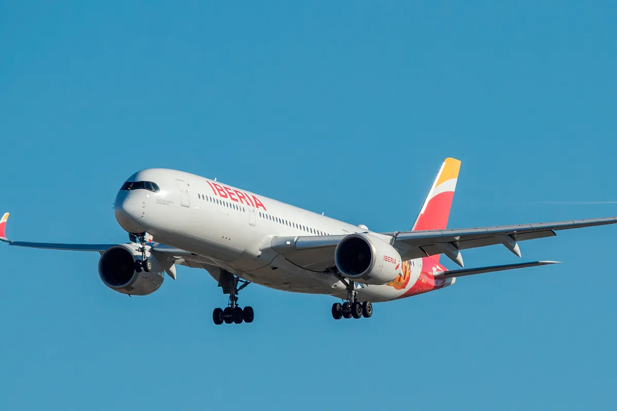 IAG afronta un sobrecoste de 1.300 millones por el alza del queroseno