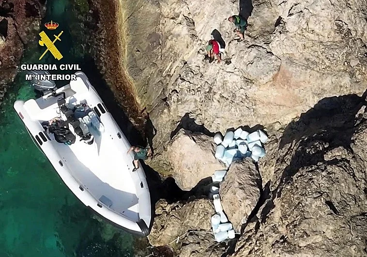 Cae en Murcia y Almería una banda que suministraba combustible a pateras taxi