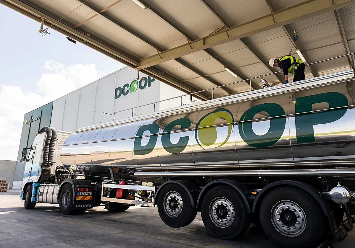 Dcoop exporta más pero factura menos por la caída del precio de los productos