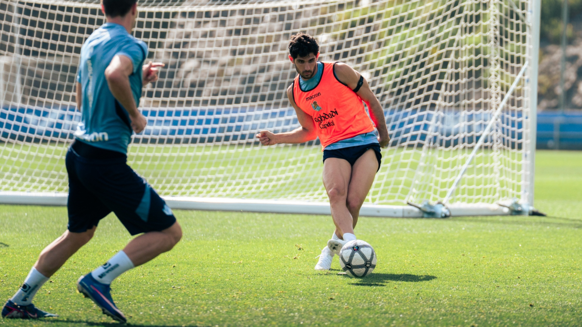 Aritz, Guedes y Karrikaburu no entrenan y apuntan a bajas para visitar Vallecas