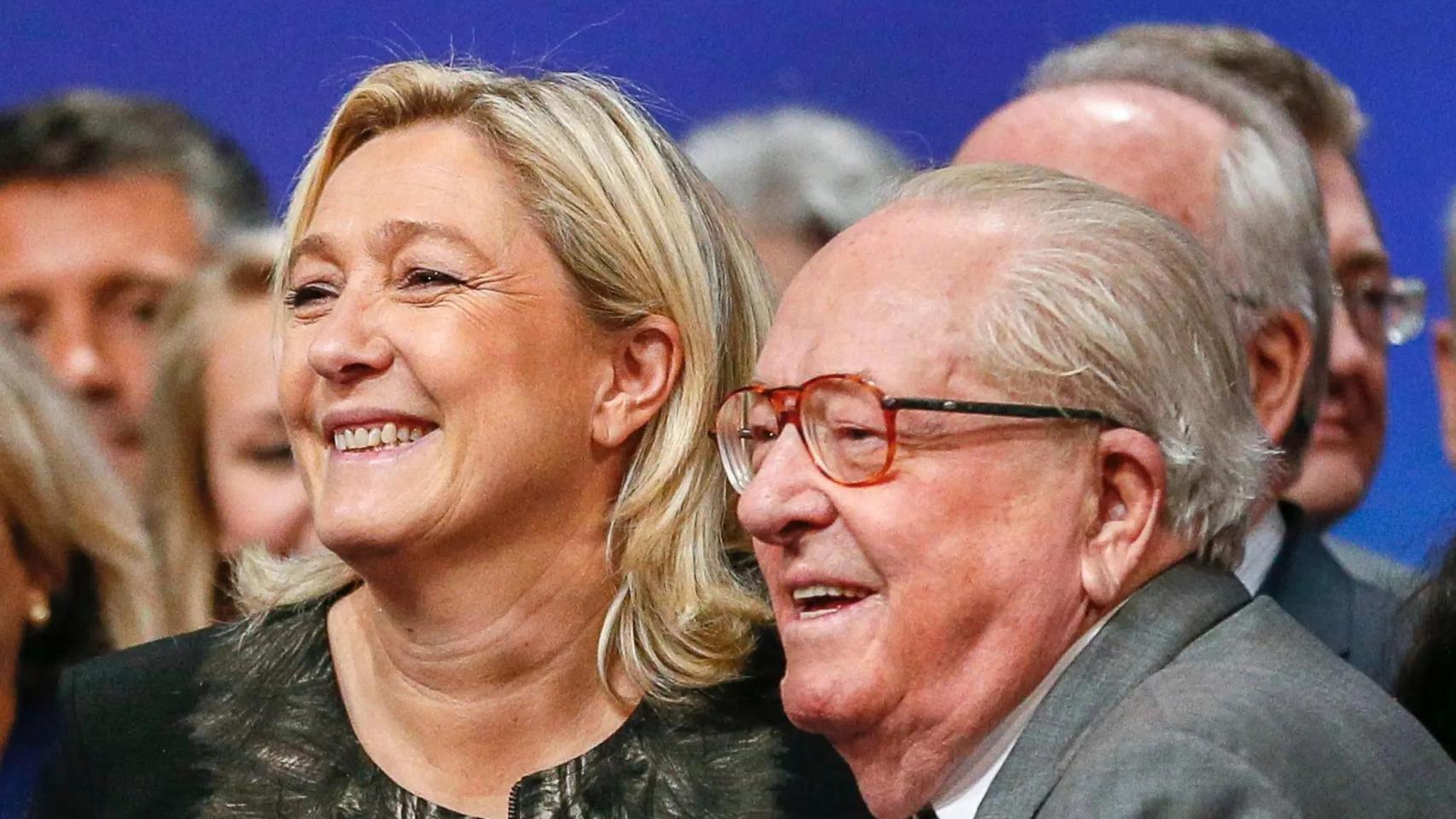 El origen de la obsesión 'ultra' por la 'prioridad nacional': el invento de Jean Marie Le Pen que Marine tuvo que matizar