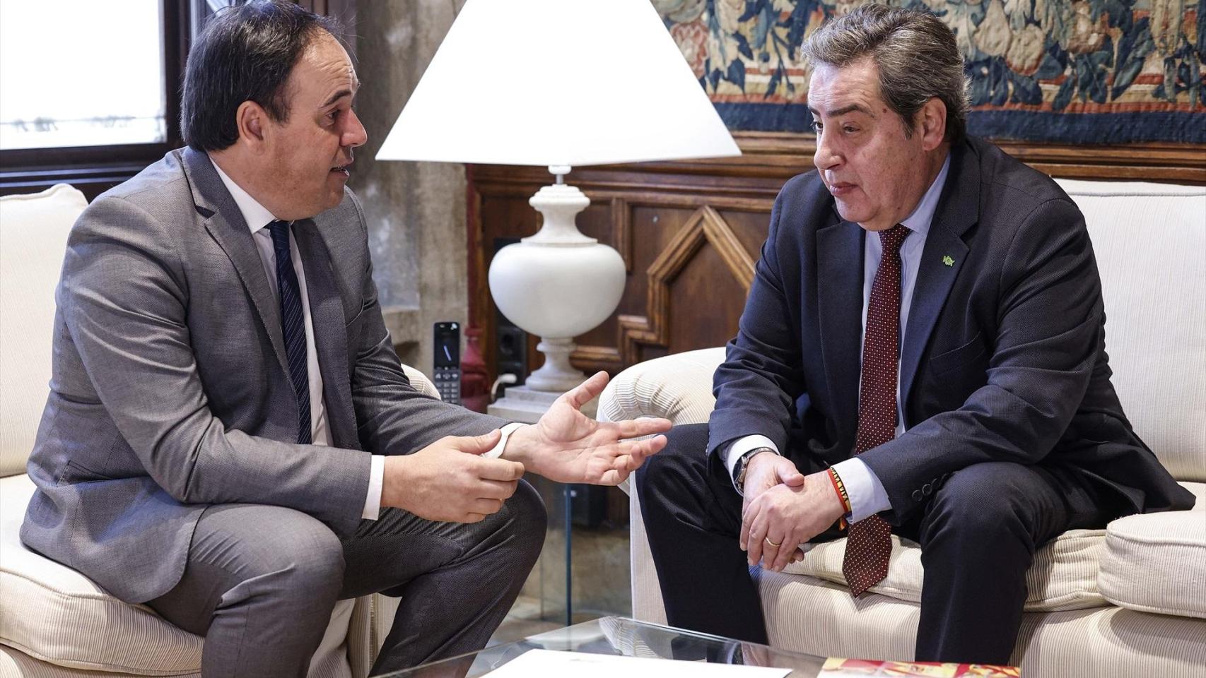 La "prioridad nacional" que exige Vox al PP ya se introdujo en dos leyes valencianas y tiene difícil encaje en Presupuestos