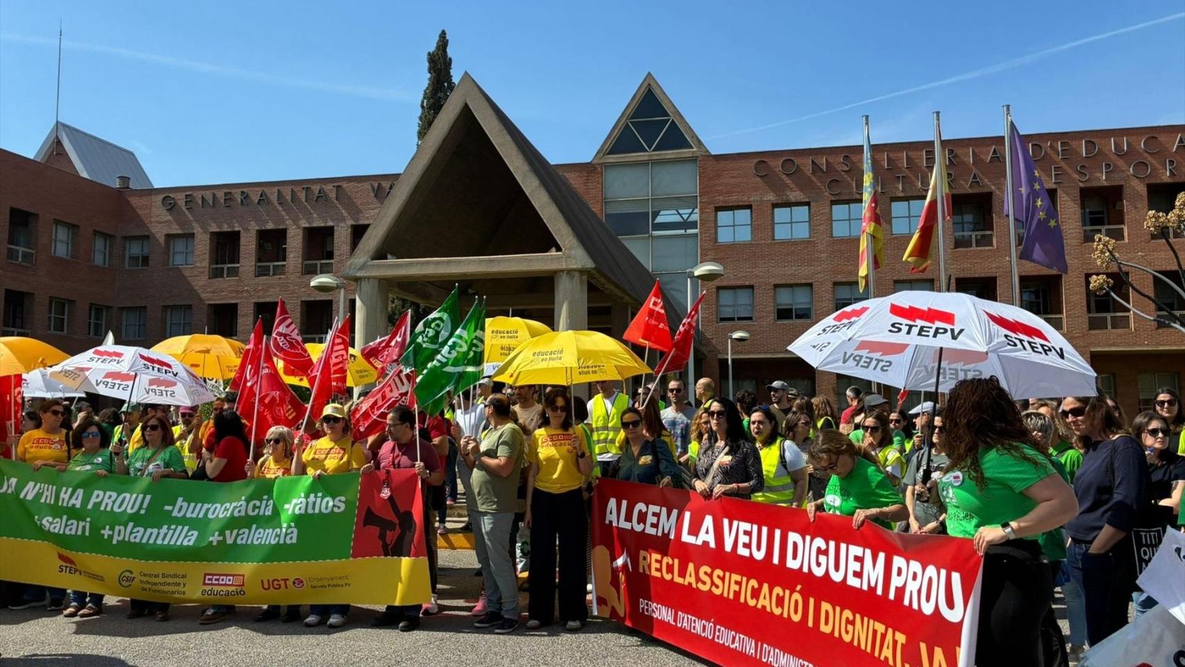 La mayoría del profesorado valenciano vota a favor de iniciar una huelga indefinida desde el 11 de mayo