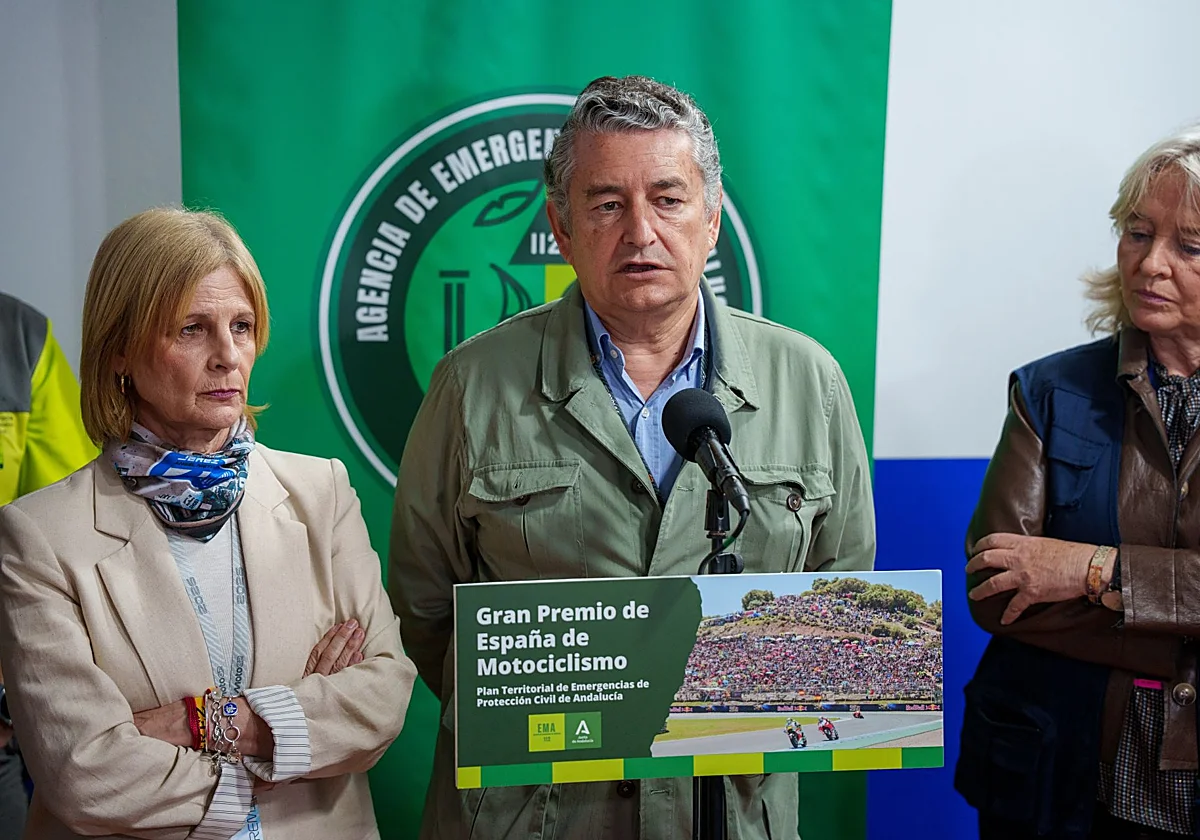 El consejero de Sanidad exige la dimisión de Mónica García por la huelga médica