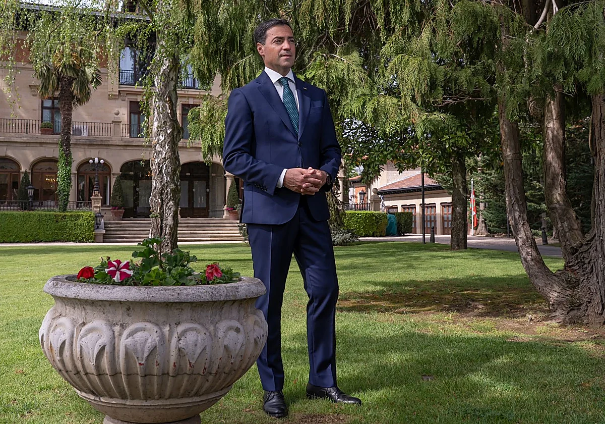 «PSOE y PP deberían pensar que el exceso de crispación es jugar con fuego y engordar a Vox»