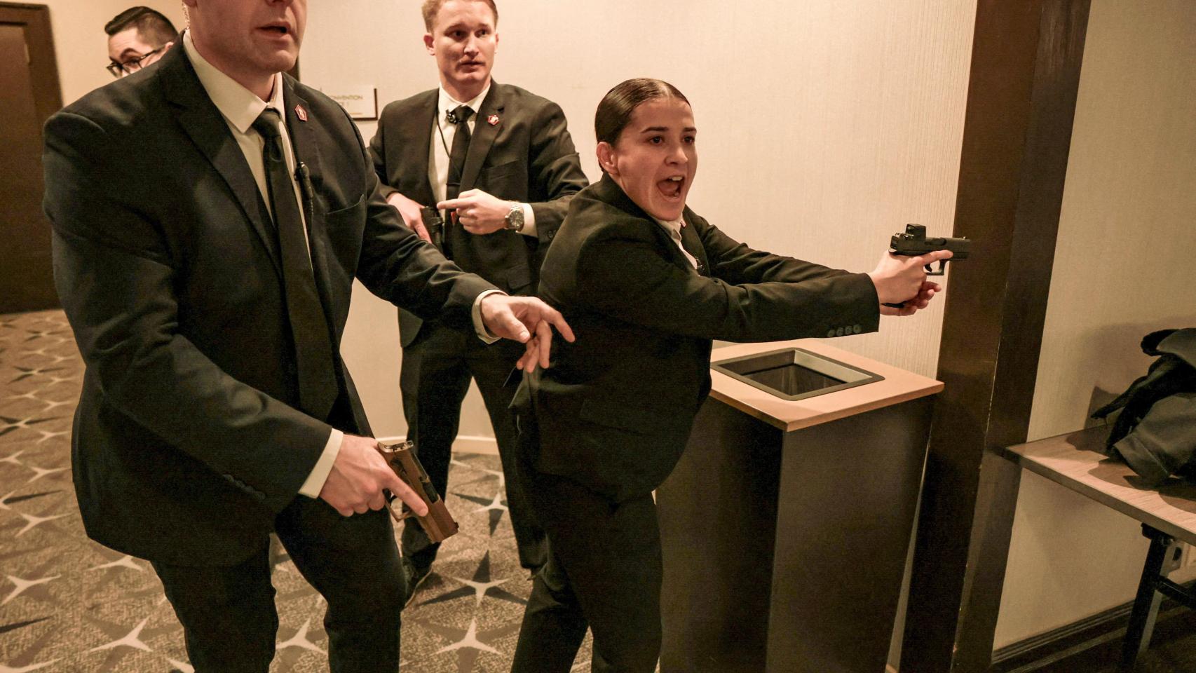 Trump, evacuado por agentes del Servicio Secreto de la cena de corresponsales de la Casa Blanca tras escucharse disparos