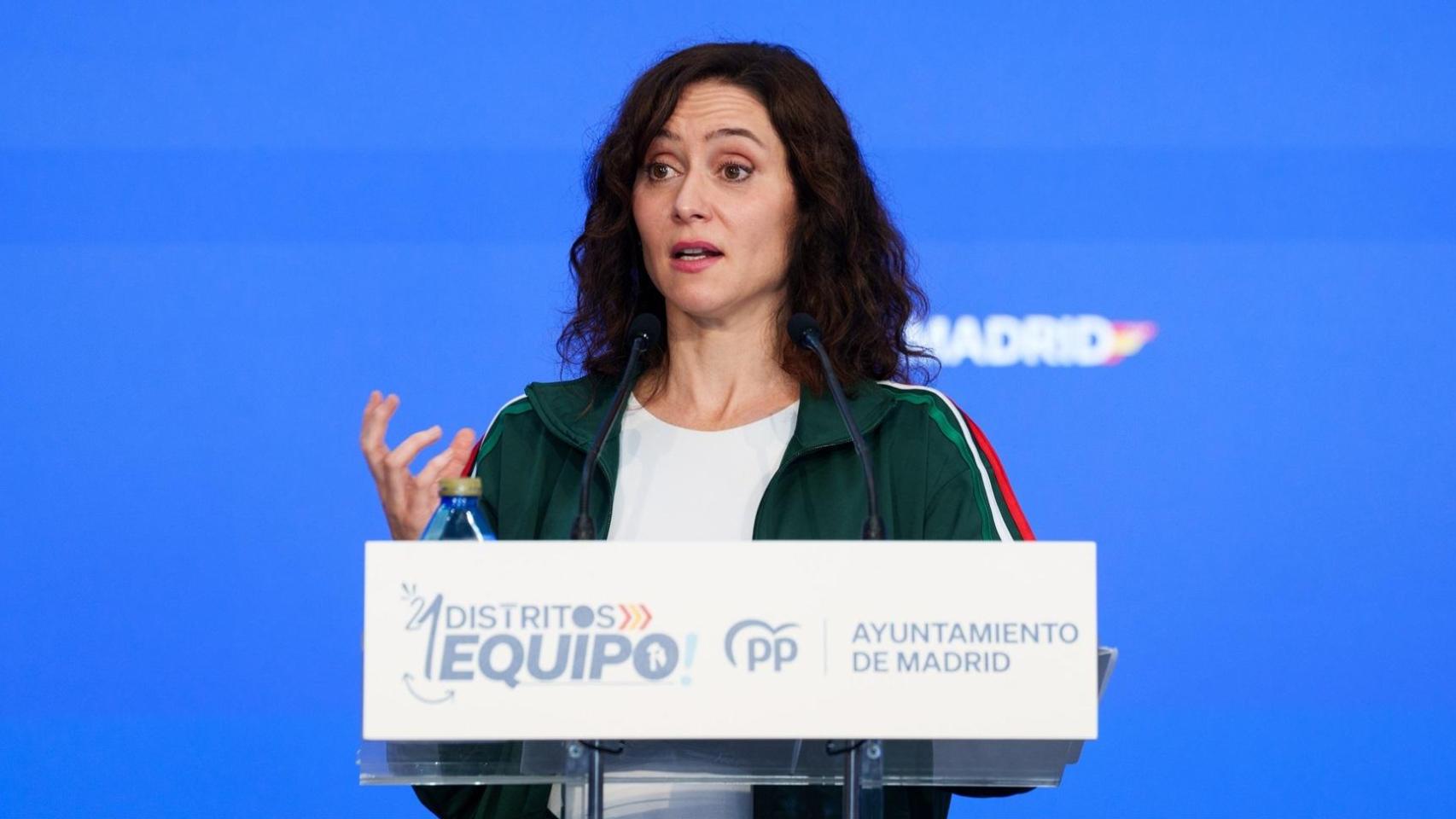 Ayuso acusa a Sánchez de buscar un "estallido social" y "reventar" las elecciones con inmigrantes y la 'Ley de Nietos'