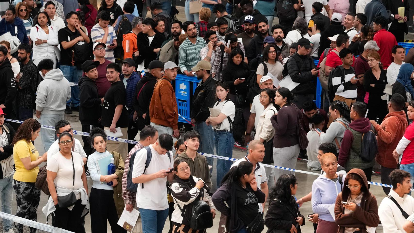 La otra cara de la regularización: más PIB y recaudación fiscal pero más paro y más presión a los servicios públicos