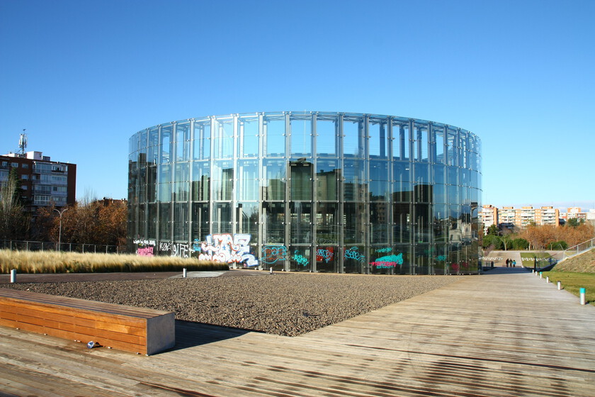 En 2004 Madrid decidió levantar su propio Guggenheim. Ahora tiene un monstruo que no quiere ni Richard Gere como centro budista
