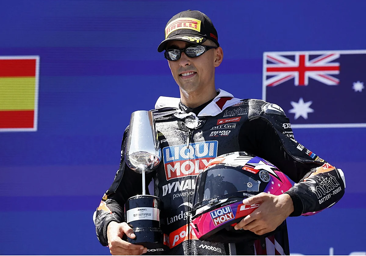 Senna Agius gana en Jerez y se perfila como rival de Manu González en Moto2