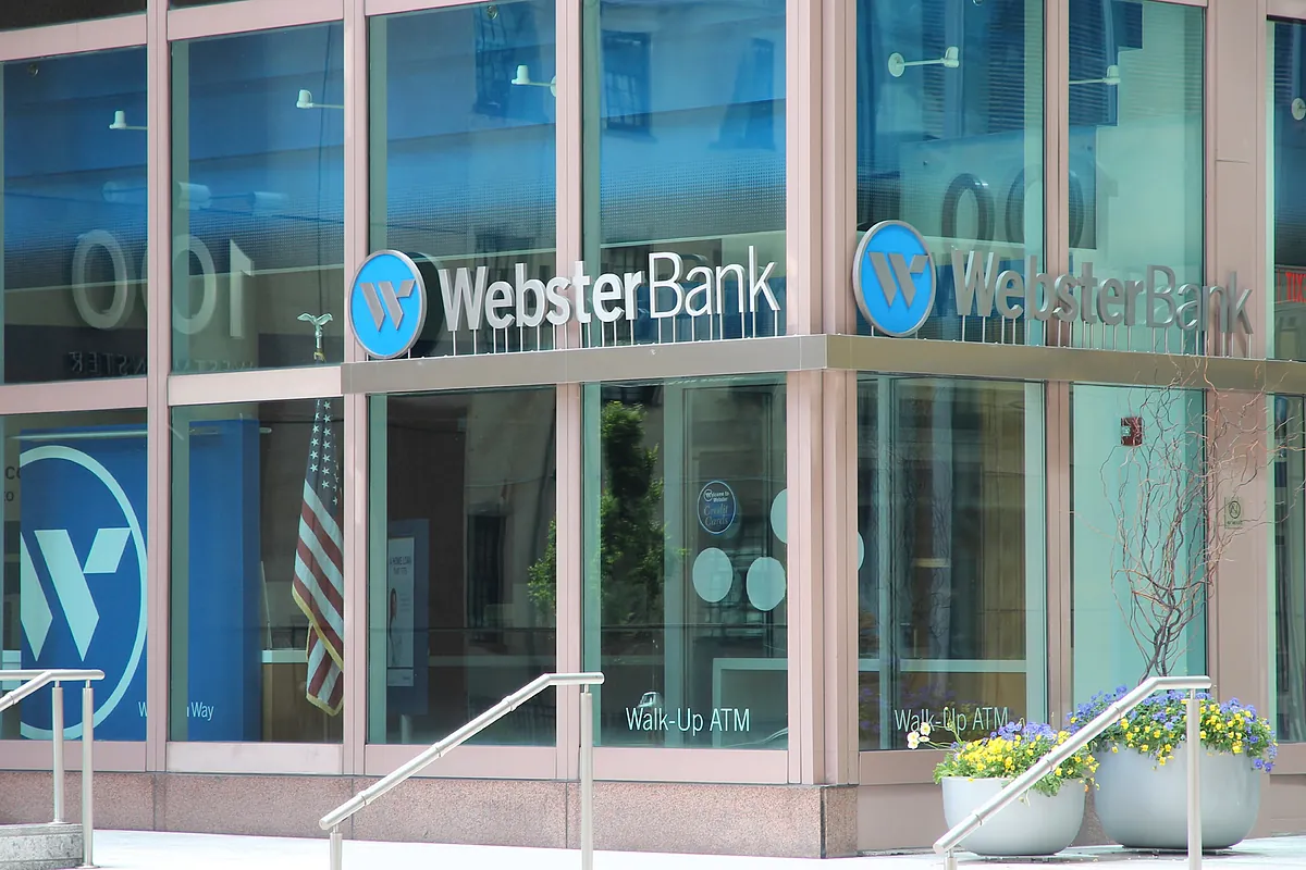 Los grupos españoles pagan seis veces más en dividendos y recompras que en adquisiciones