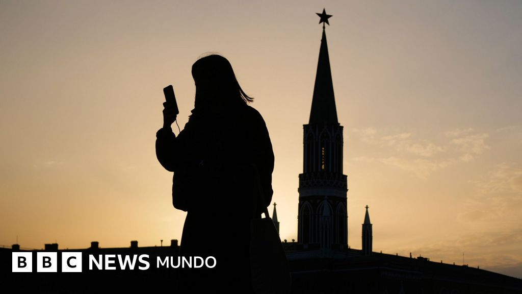 Cómo la "cortina de hierro digital" está creando descontento contra el gobierno de Putin en Rusia
