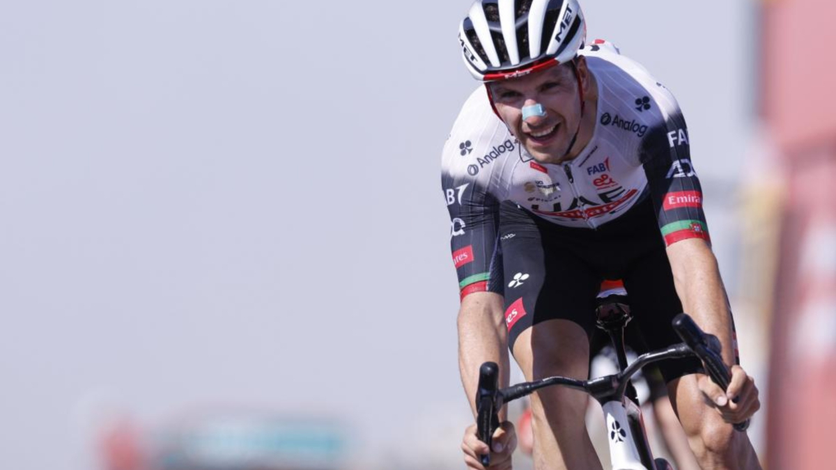 Bombazo a once días del Giro: Almeida, gran rival de Vingegaard, se baja por enfermedad