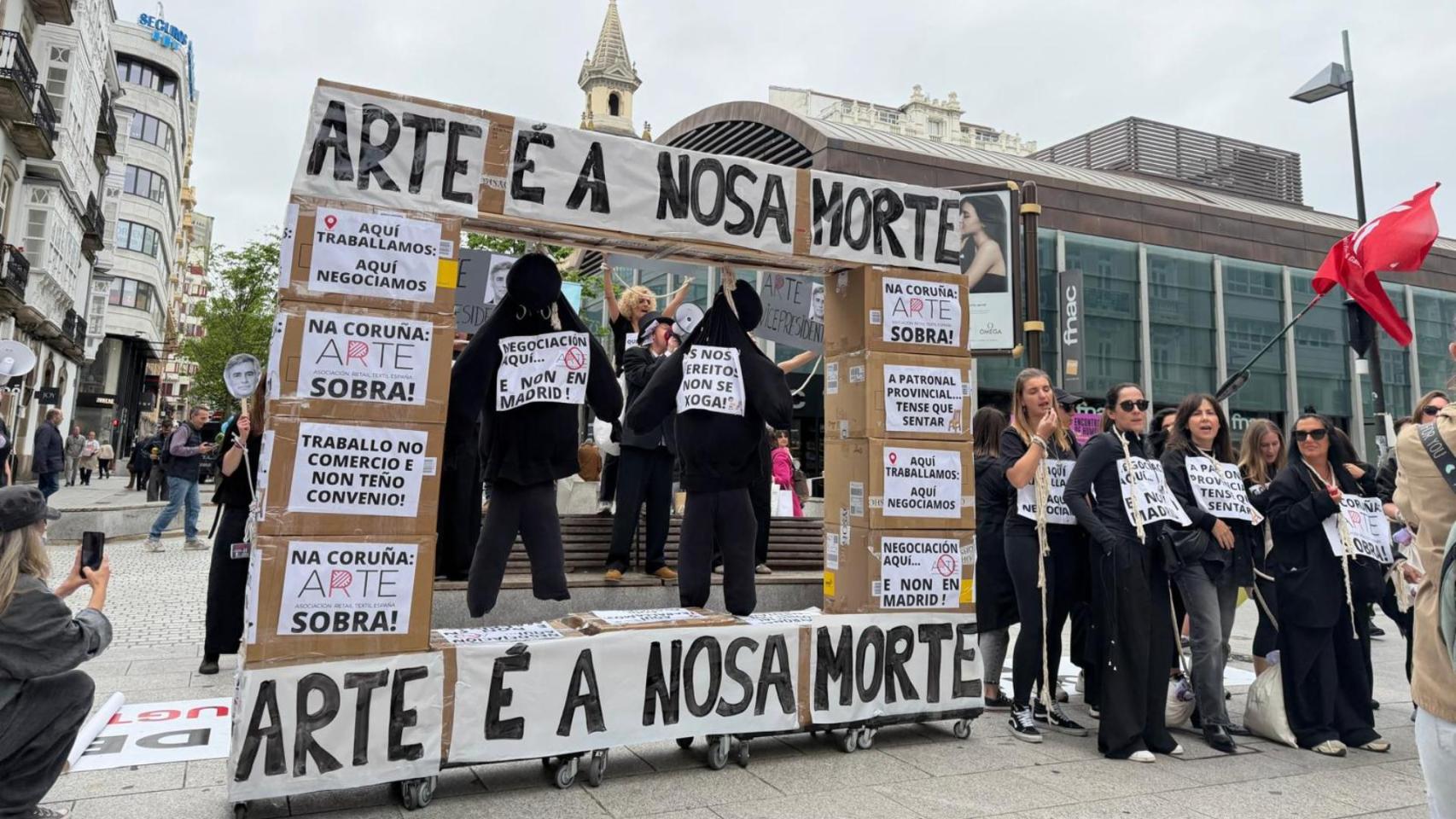 Nueva performance del comercio textil de A Coruña en otra jornada de protestas