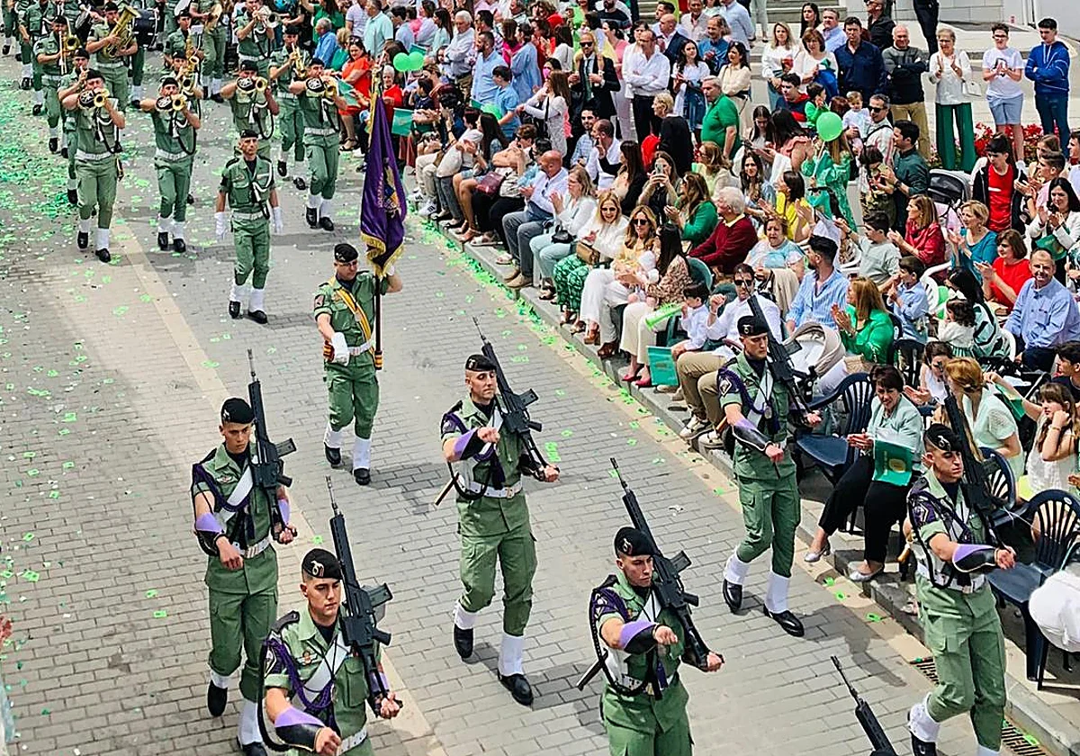 La Junta Electoral avala la participación de los paracaidistas en Alhaurín el Grande, pero Defensa sigue sin pronunciarse
