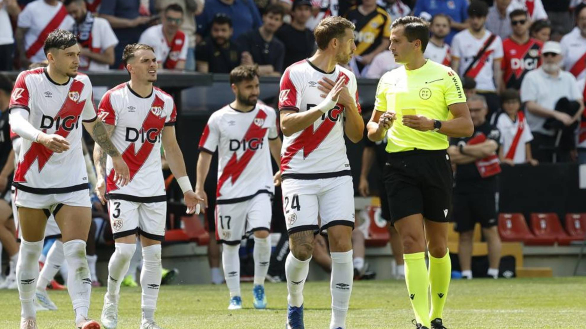 Pathé Ciss abre otro 'melón' sobre los árbitros: "¿Dan las mismas charlas a todos los equipos de LaLiga?"