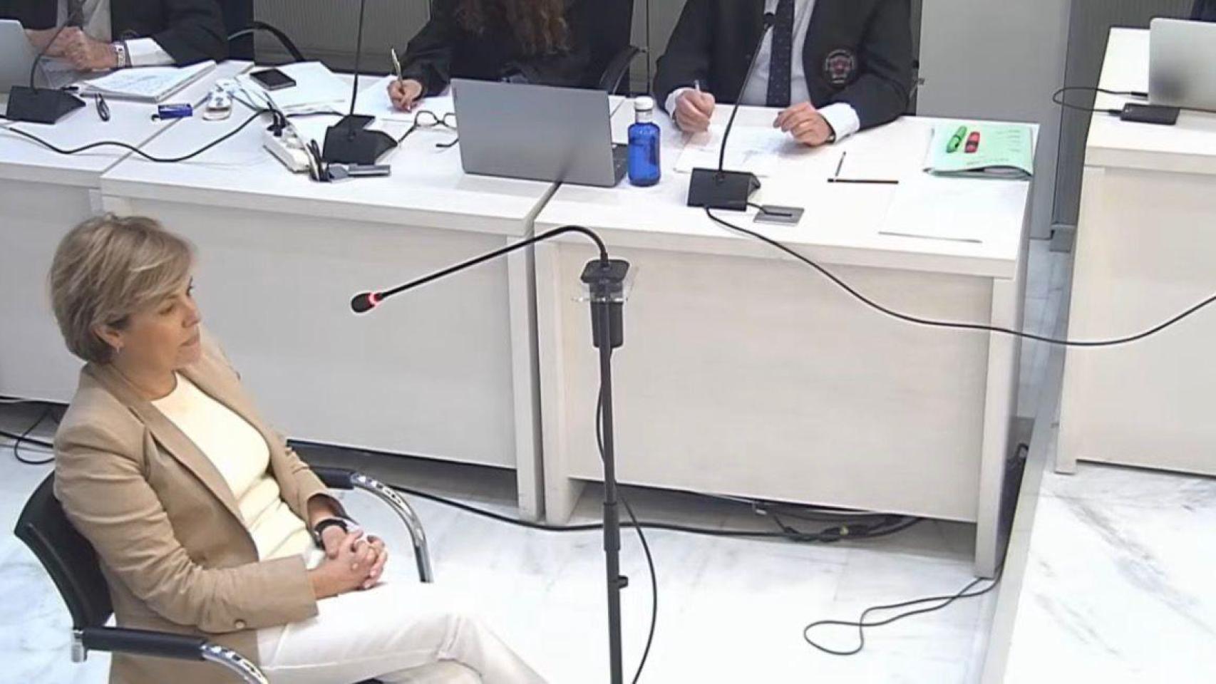 Sáenz de Santamaría se hace un Rajoy con la 'Kitchen': los 15 minutos de la vicepresidenta que ni sabe ni recuerda nada