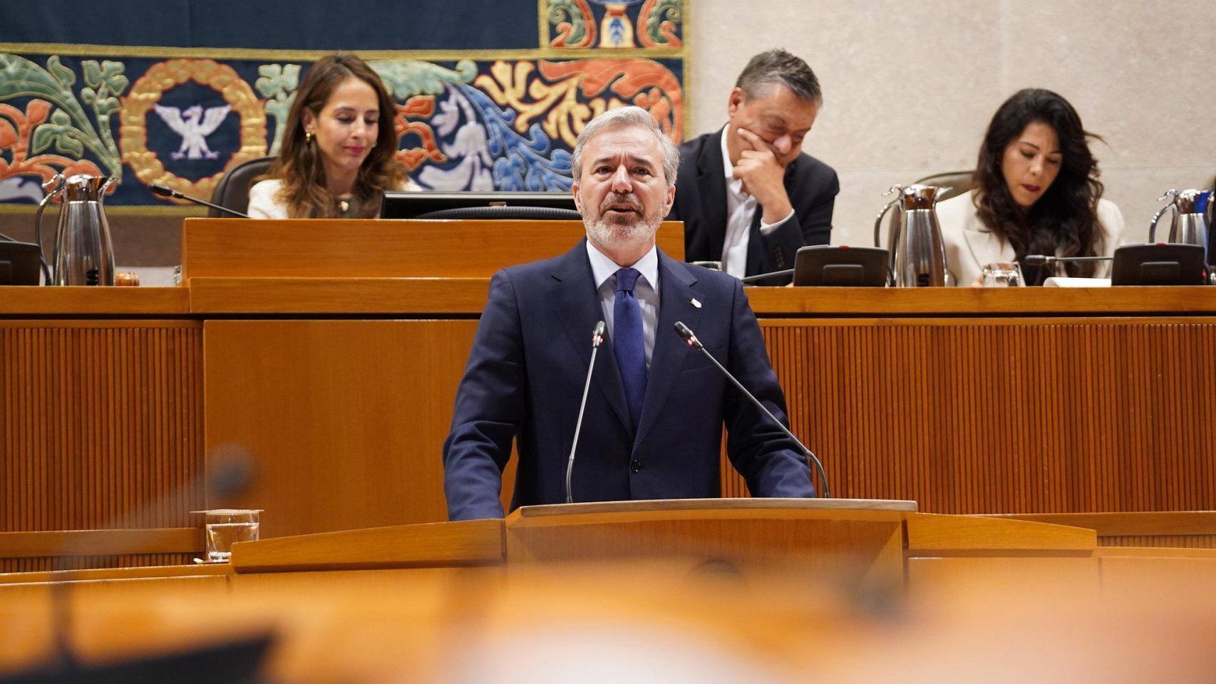 Azcón pide no rasgarse las vestiduras con la 'prioridad nacional': "Lleva operativa desde Felipe González"